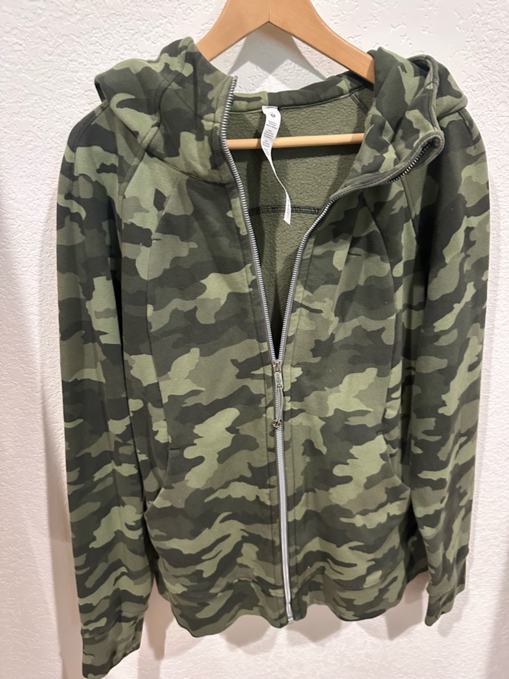 lululemon Women’s Green Camo Full-Zip Hoodie - Picture 4 of 6